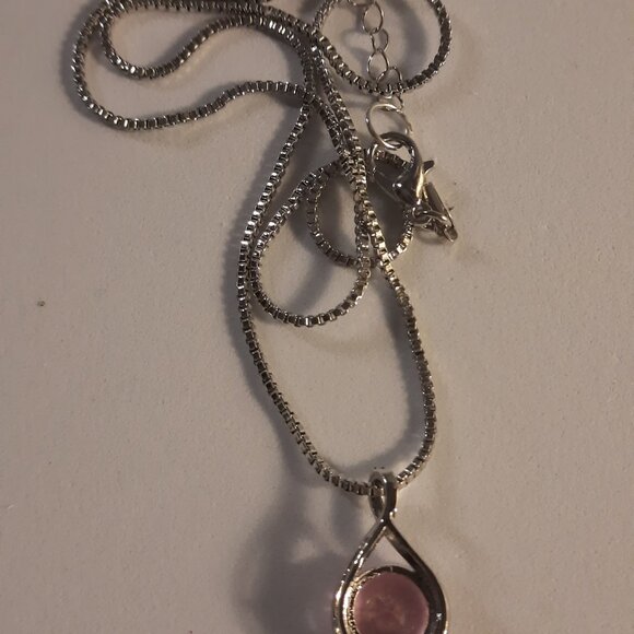 Brand New Dazzling 18k Plated Chain Necklace. - Picture 4 of 4